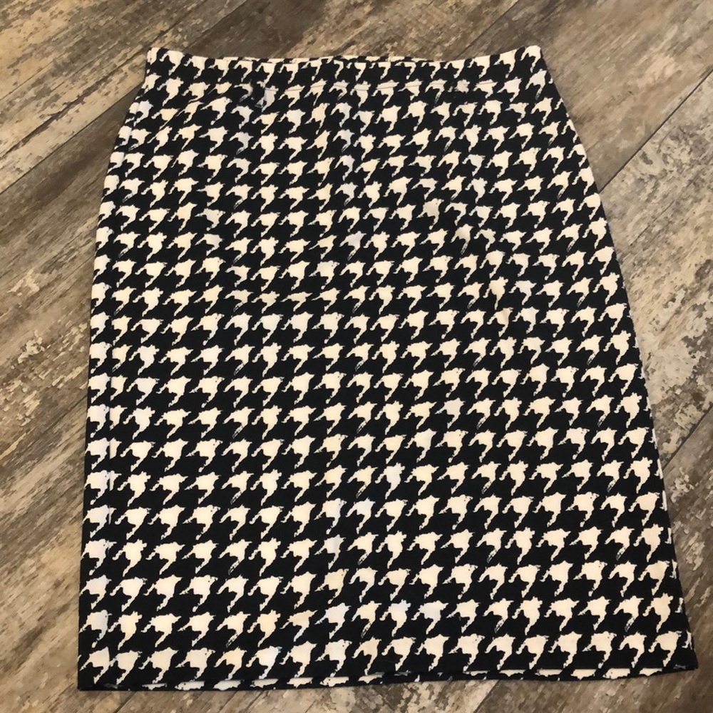 New York and Company Houndstooth Skirt